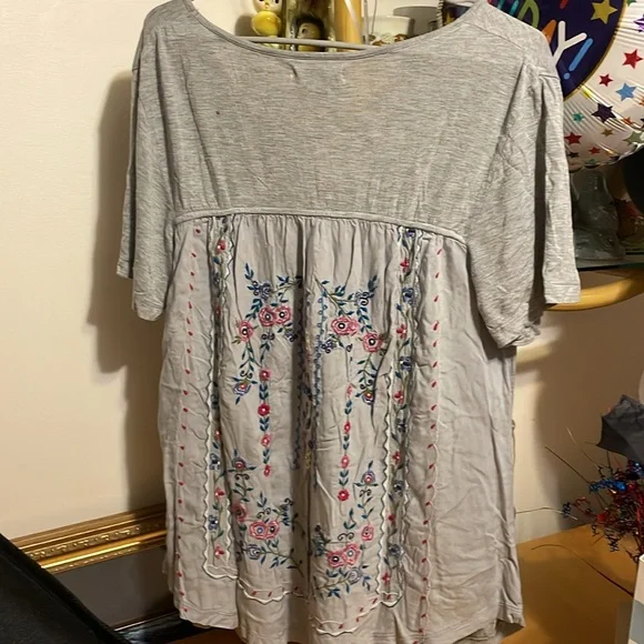 Caite Women's summer Top - Picture 3 of 12